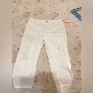 White jeans size 9 never been used.